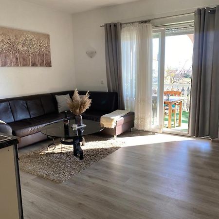 Three Bedroom Apartment Between Trogir And Split Каштела Екстер'єр фото