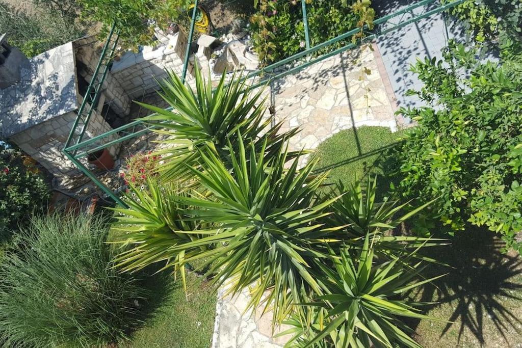 Three Bedroom Apartment Between Trogir And Split Каштела Екстер'єр фото