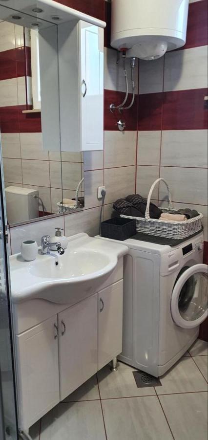 Three Bedroom Apartment Between Trogir And Split Каштела Екстер'єр фото