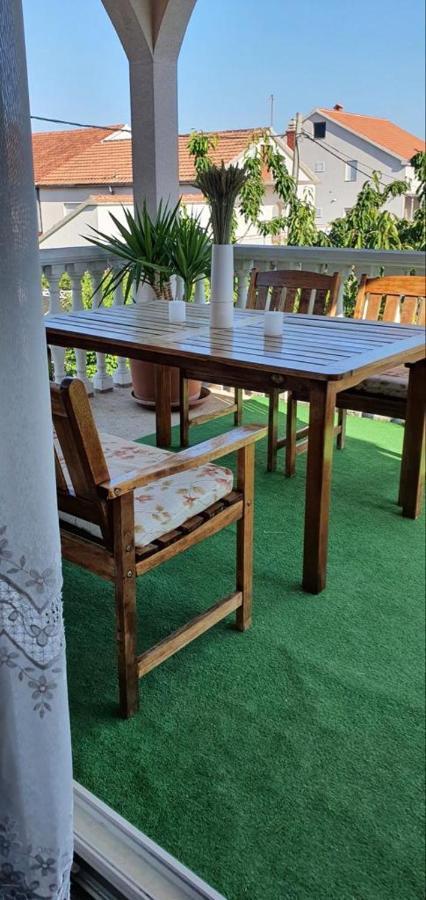 Three Bedroom Apartment Between Trogir And Split Каштела Екстер'єр фото