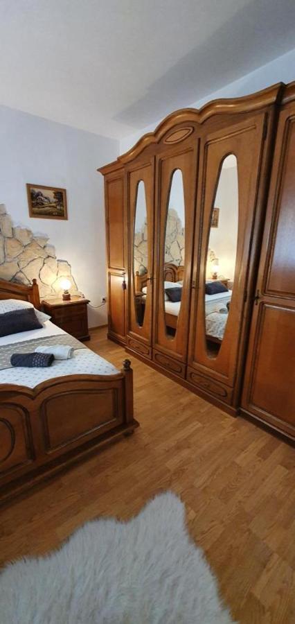 Three Bedroom Apartment Between Trogir And Split Каштела Екстер'єр фото