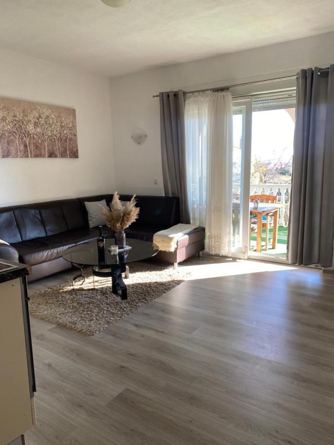 Three Bedroom Apartment Between Trogir And Split Каштела Екстер'єр фото