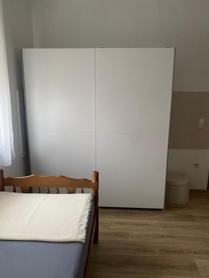 Three Bedroom Apartment Between Trogir And Split Каштела Екстер'єр фото