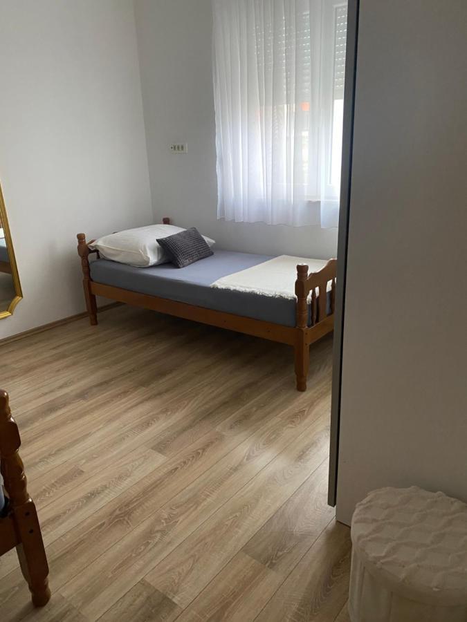 Three Bedroom Apartment Between Trogir And Split Каштела Екстер'єр фото