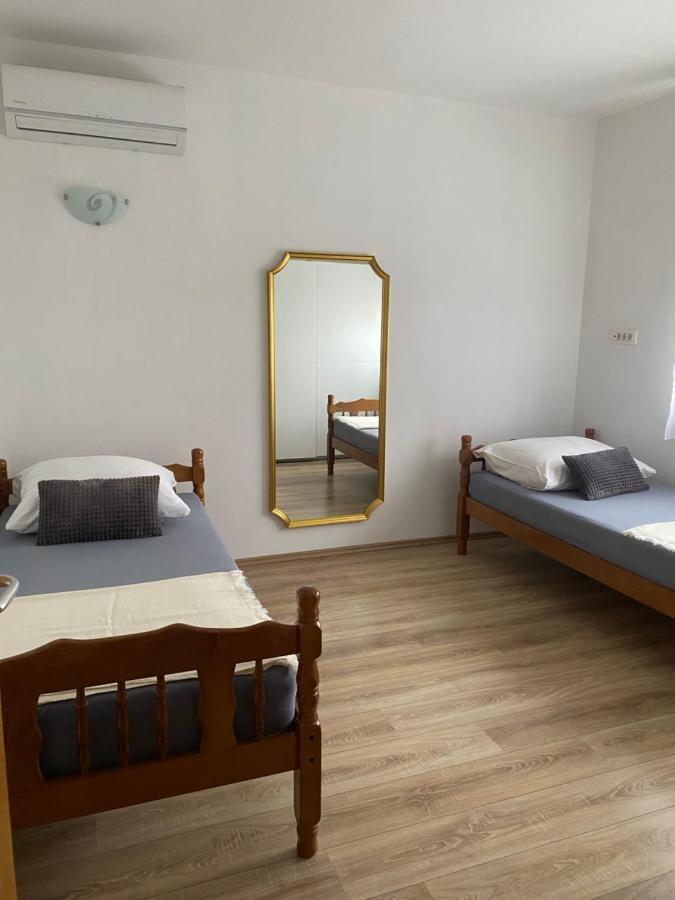 Three Bedroom Apartment Between Trogir And Split Каштела Екстер'єр фото