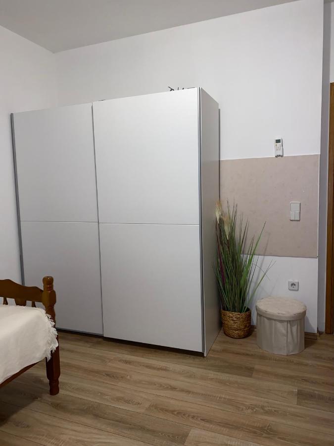 Three Bedroom Apartment Between Trogir And Split Каштела Екстер'єр фото